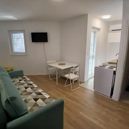 Seaesta Vito *